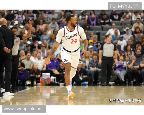 6三分狂轰29分！火箭旧将首秀打爆快船！比尔复出14中2挖大坑