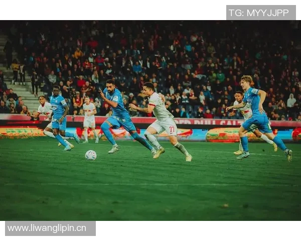 以中场核心为枢纽分析现代足球战术演变与球队整体运作